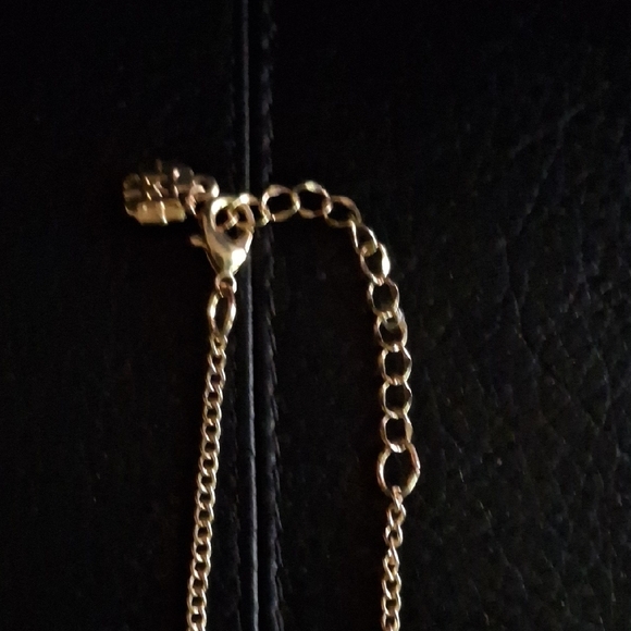 Elegant Gold and Silver Jewelry Set - Picture 5 of 7
